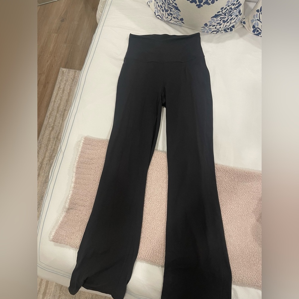 Lululemon Groove High Rise Pants - Picture 2 of 4